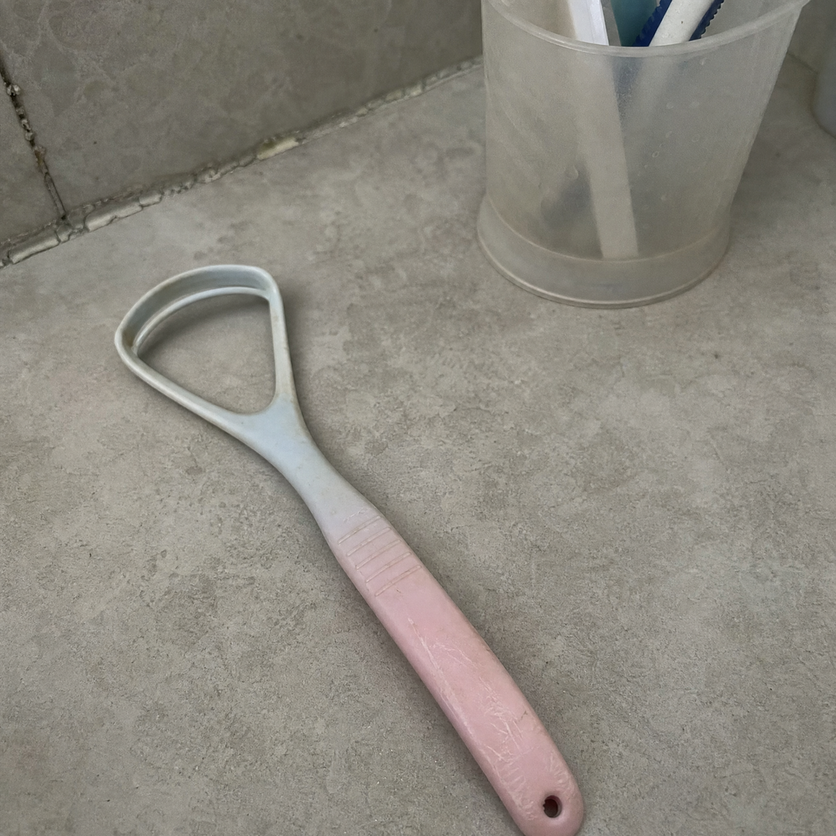 So sieht dein Plastik-Zungenreiniger heute aus …